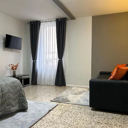 Timco With Balcony And Air-conditioner Appartement Torno